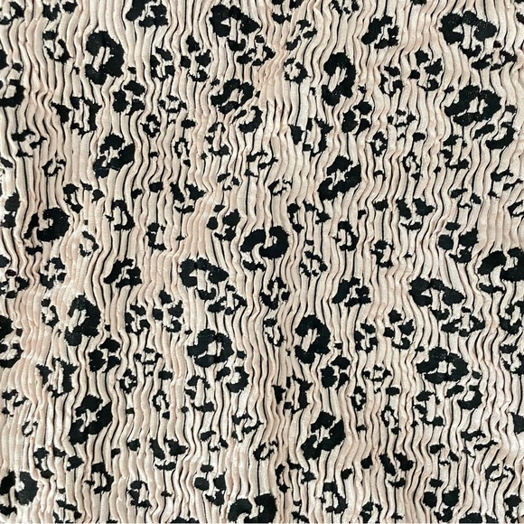 Time and Tru Women's Leopard Jacquard One-Piece Swimsuit - Picture 8 of 16